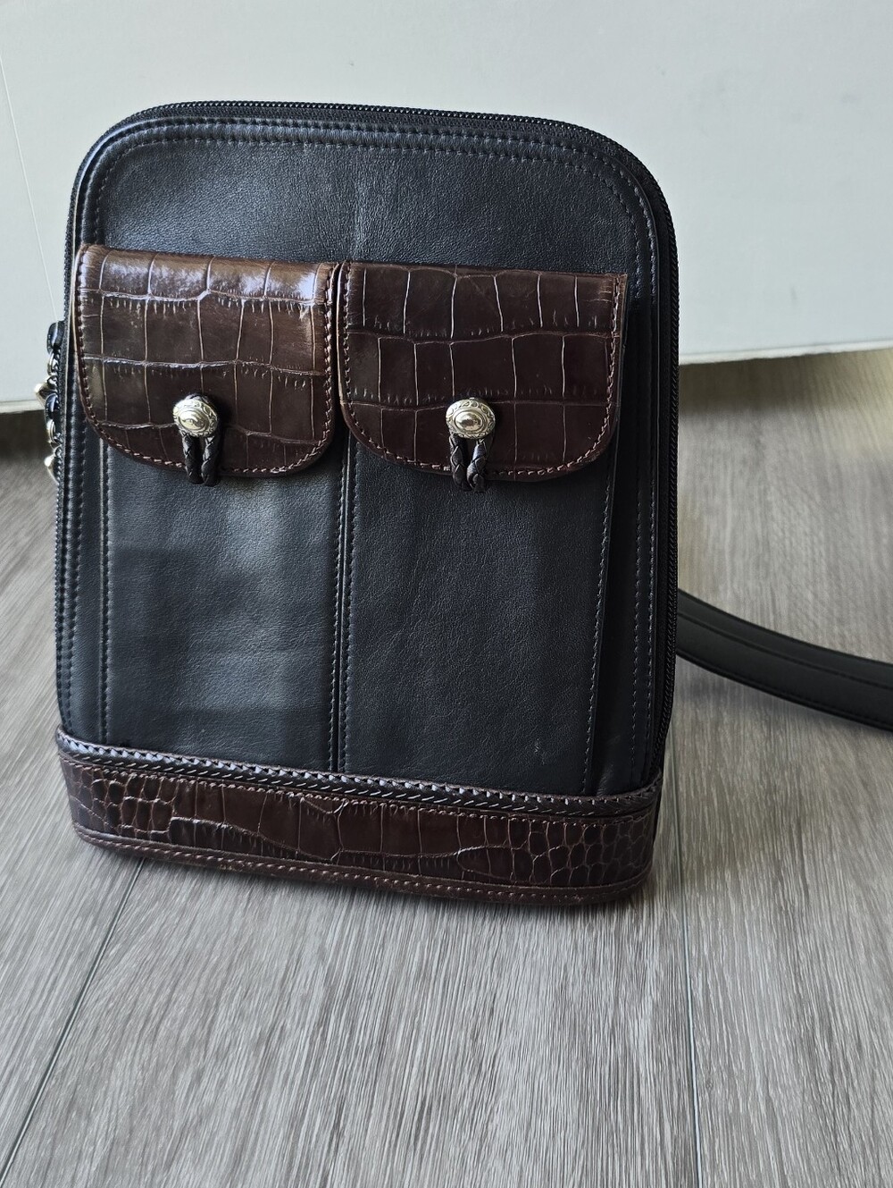 Brighton Black Leather Brown Croc Trim Concho Crossbody Organizer Bag Heart